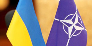 НАТО пересмотрит вопрос о поставках Украине летального оружия
