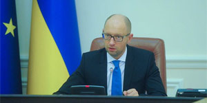 Яценюк заявил о готовности Украины начать 'юридическую войну' с Россией