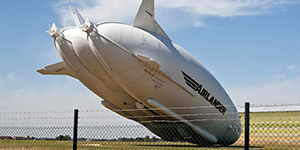 Найбільший літальний апарат Airlander 10 врізався у стовп