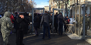 Митинги в центре Киева: за участие обещают 125 гривен (фото, видео)